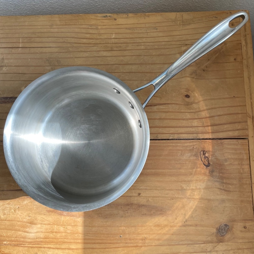 CALPHALON 87022, 2.5 QT/2.3L pot, NO LID,‎ Pre-owned SAUCE PAN.